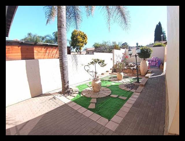 3 BEDROOM PROPERTY TO RENT IN HALFWAY GARDENS